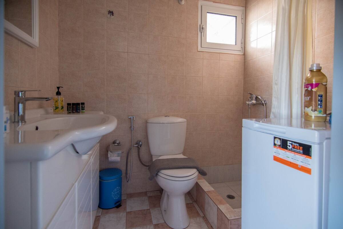 Badezimmer mit Waschmaschine