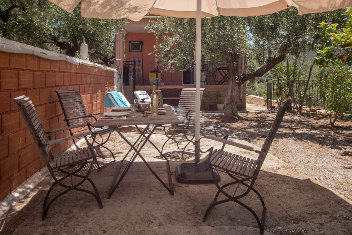 Tisch im Garten